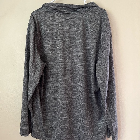 Calvin Klein Quarter-Zip pullover - Picture 2 of 4